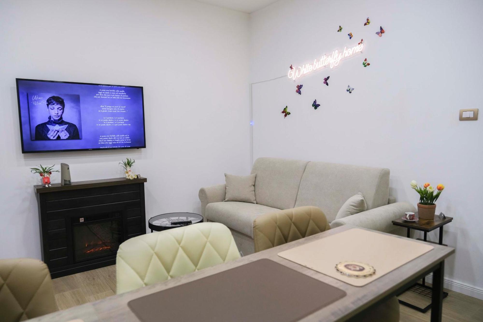 White Butterfly Home Naples Exterior photo